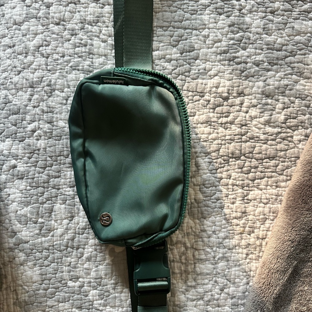 lululemon athletica Green Belt Bag Minimalist Design